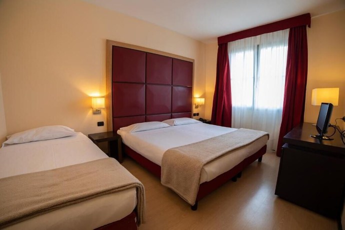 Imagen de la habitación del Hotel Alba. Foto 12