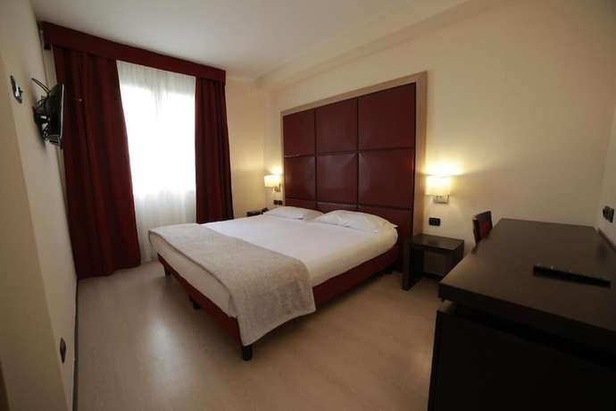 Imagen de la habitación del Hotel Alba. Foto 16