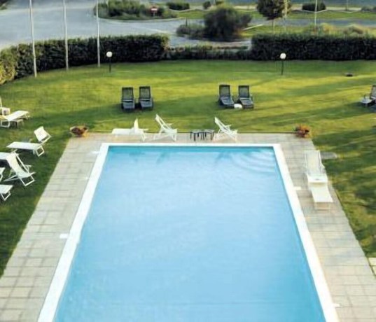 Imagen de la piscina del Hotel Ali Sul Lago. Foto 16