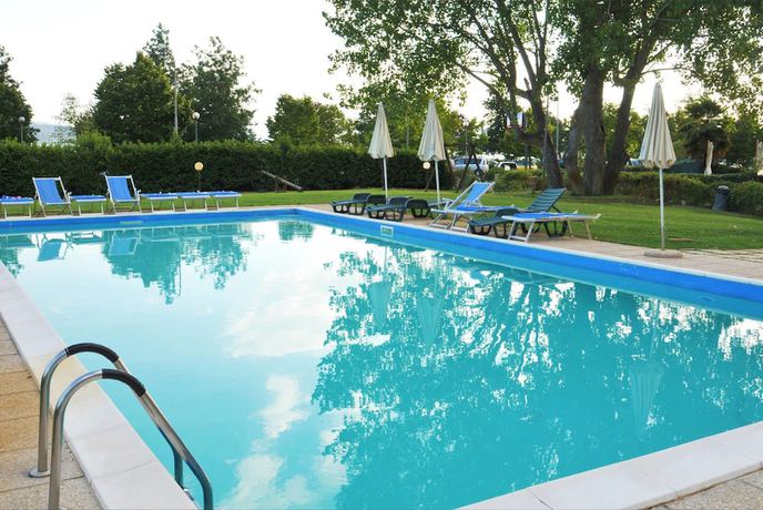 Imagen de la piscina del Hotel Ali Sul Lago. Foto 17