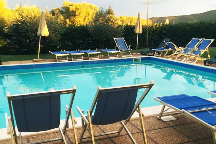 Imagen de la piscina del Hotel Ali Sul Lago. Foto 18