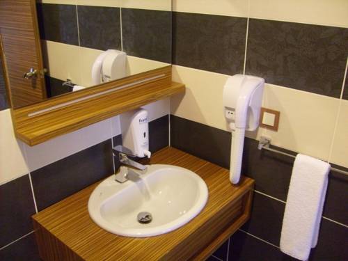 Imagen de la habitación del Hotel Almina Park. Foto 4