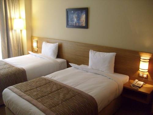Imagen de la habitación del Hotel Almina Park. Foto 6