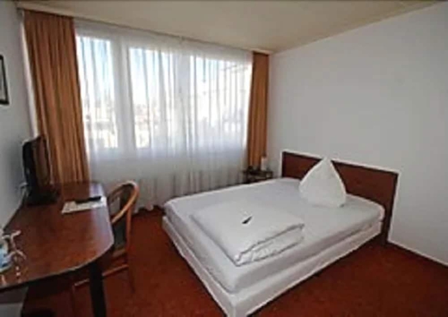 Imagen de la habitación del Hotel Alpha. Foto 6