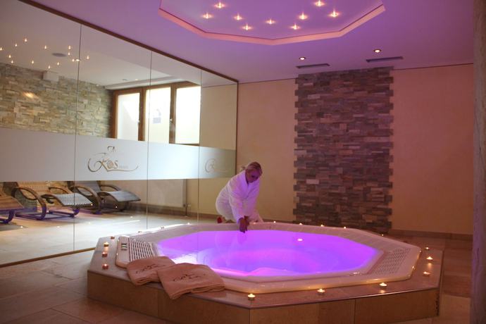 Imagen de la piscina del Hotel Alpina Ros Demming. Foto 16