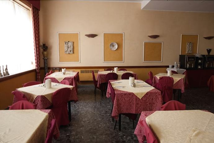 Imagen del bar/restaurante del Hotel Altavilla. Foto 3