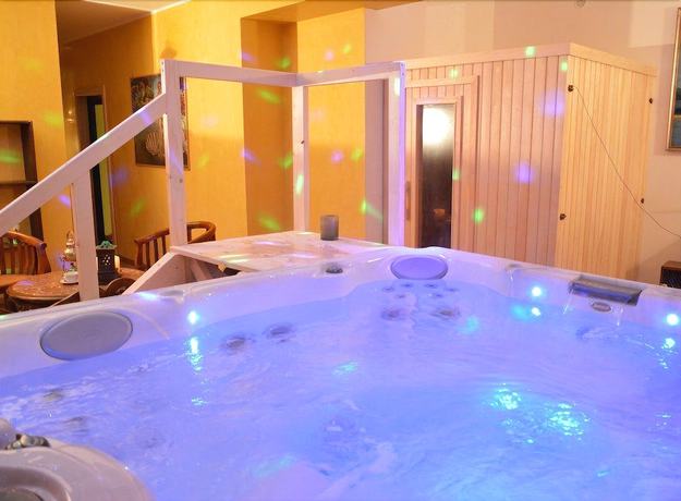 Imagen de la piscina del Hotel Altavilla. Foto 19