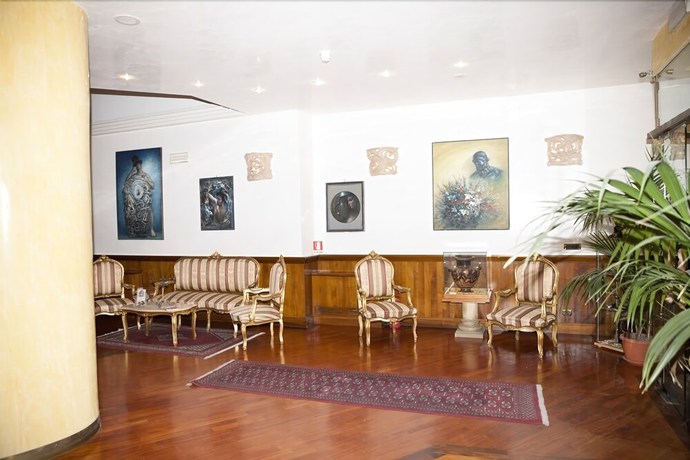 Imagen de los interiores del Hotel Altavilla. Foto 14