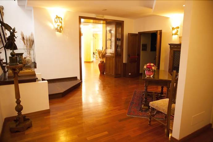 Imagen de los interiores del Hotel Altavilla. Foto 16
