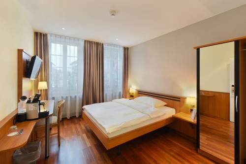 Imagen de la habitación del Hotel Amadeo. Foto 9