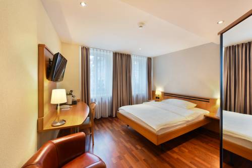 Imagen de la habitación del Hotel Amadeo. Foto 10