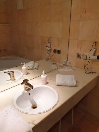 Imagen de la habitación del Hotel Amelia. Foto 9