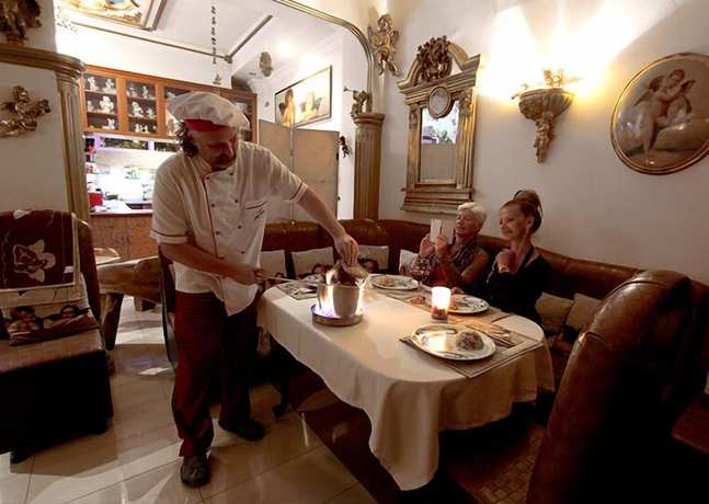 Imagen del bar/restaurante del Hotel Angel Beach. Foto 3