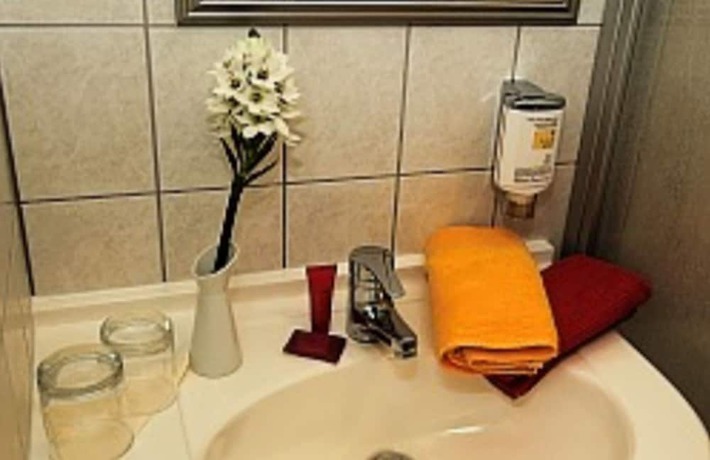Imagen de la habitación del Hotel Antares. Foto 15