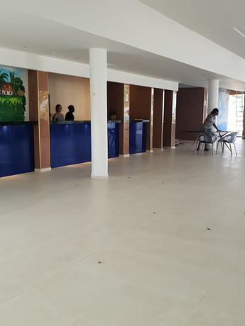 Imagen de los interiores del Hotel Arawak Beach Resort. Foto 12