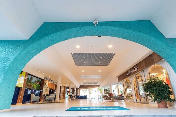 Imagen de los interiores del Hotel Arawak Beach Resort. Foto 13