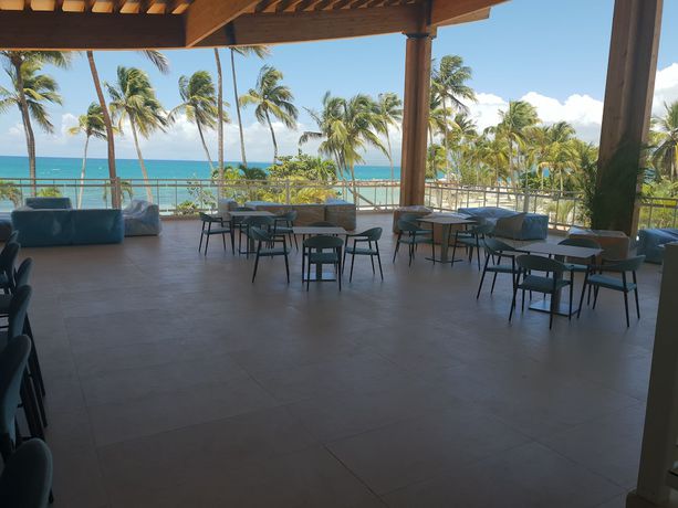 Imagen del bar/restaurante del Hotel Arawak Beach Resort. Foto 3