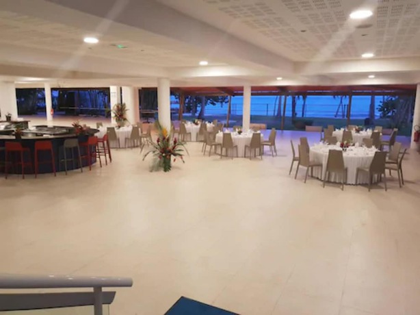 Imagen del bar/restaurante del Hotel Arawak Beach Resort. Foto 4