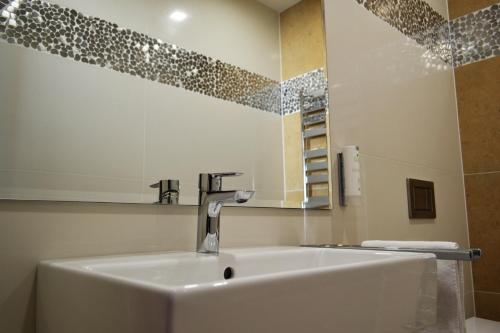Imagen de la habitación del Hotel Arena, Trnava. Foto 9
