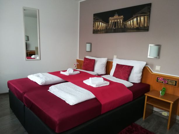 Imagen de la habitación del Hotel Ari. Foto 5