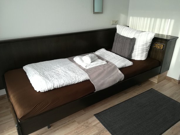 Imagen de la habitación del Hotel Ari. Foto 6