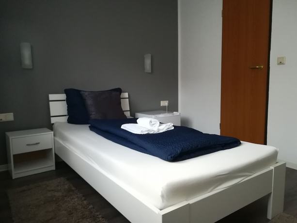 Imagen de la habitación del Hotel Ari. Foto 10