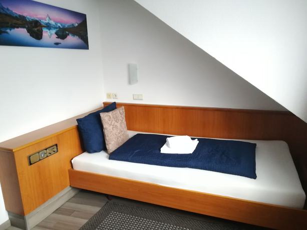 Imagen de la habitación del Hotel Ari. Foto 12