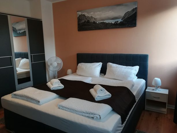 Imagen de la habitación del Hotel Ari. Foto 18