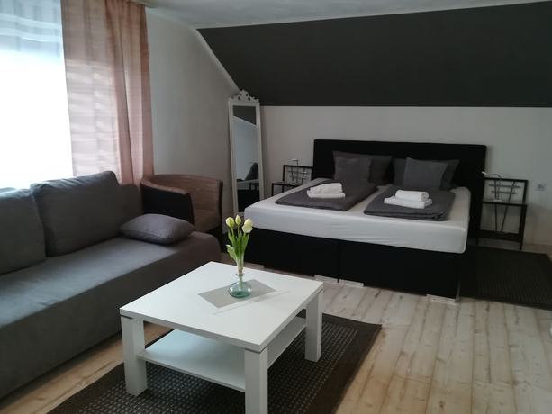 Imagen de la habitación del Hotel Ari. Foto 20