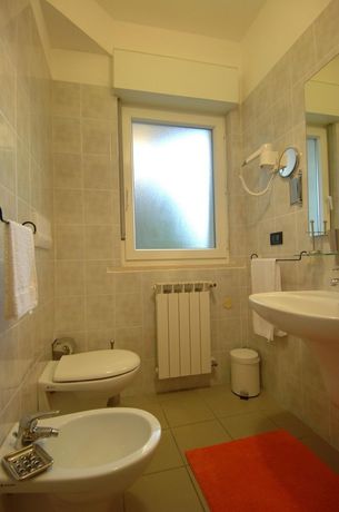 Imagen de la habitación del Hotel Arimannia. Foto 8