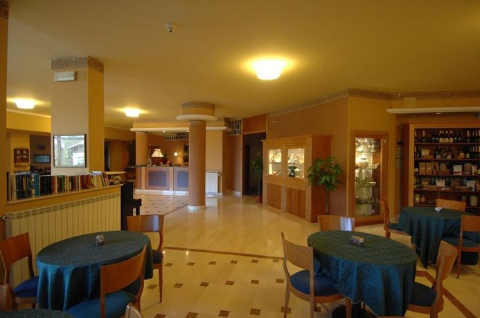 Imagen de la habitación del Hotel Arimannia. Foto 14