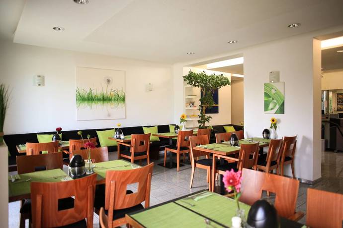 Imagen del bar/restaurante del Hotel Arina. Foto 5