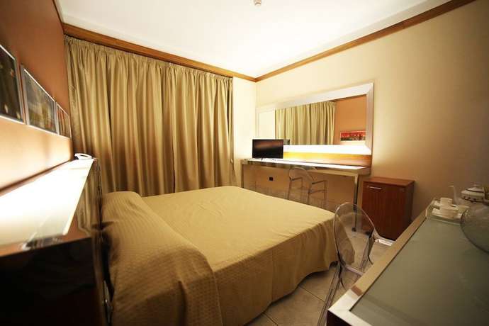 Imagen de la habitación del Hotel Artemide. Foto 2