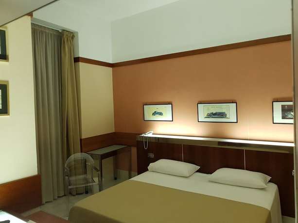 Imagen de la habitación del Hotel Artemide. Foto 4