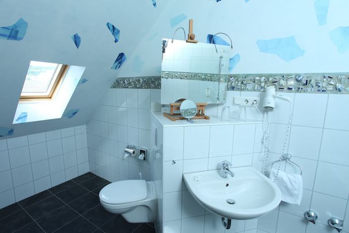 Imagen de la habitación del Hotel Artgenossen. Foto 7