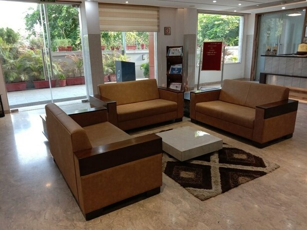 Imagen de los interiores del Hotel Ashray Inn Express. Foto 16