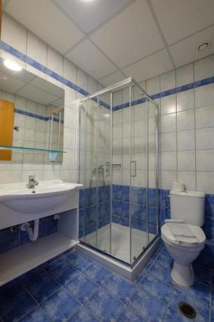 Imagen de la habitación del Hotel Athina. Foto 7