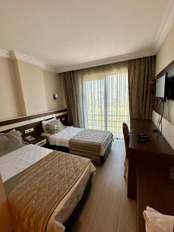Imagen de la habitación del Hotel Avci. Foto 19