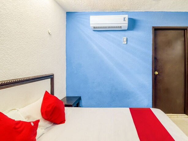 Imagen de la habitación del Hotel Aventura. Foto 8