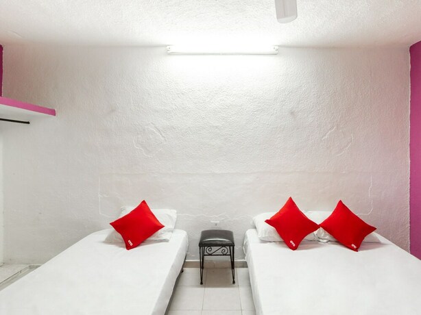 Imagen de la habitación del Hotel Aventura. Foto 9