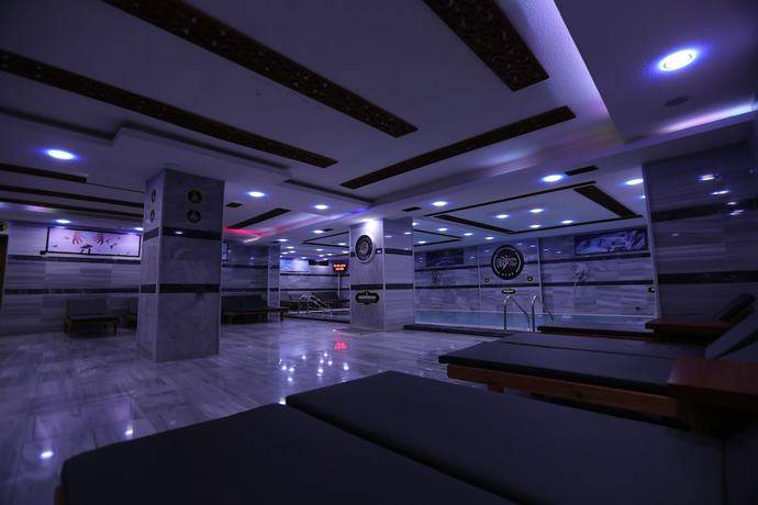 Imagen de la piscina del Hotel BFC Spa and Sport. Foto 20