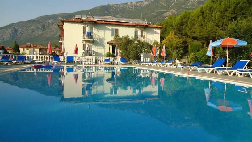 Imagen de la piscina del Hotel Babadag. Foto 12