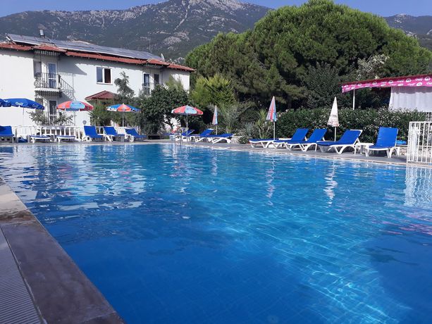 Imagen de la piscina del Hotel Babadag. Foto 16