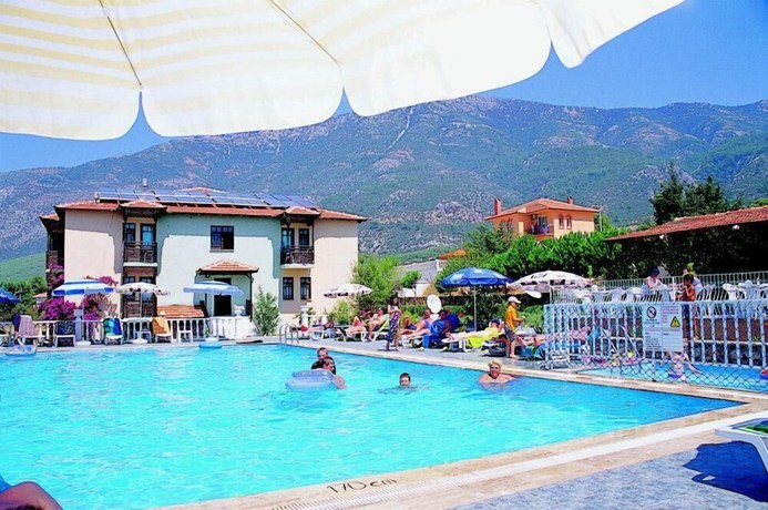 Imagen de la piscina del Hotel Babadag. Foto 20