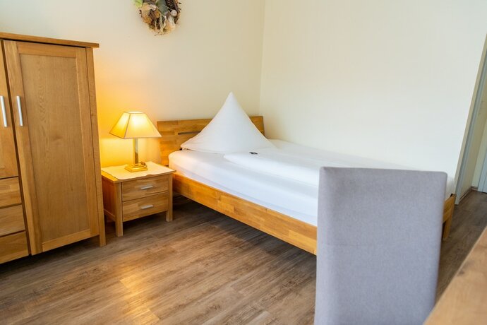 Imagen de la habitación del Hotel Bad D&uuml;rkheim. Foto 16