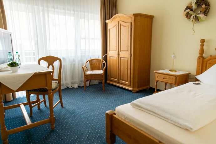 Imagen de la habitación del Hotel Bad D&uuml;rkheim. Foto 17