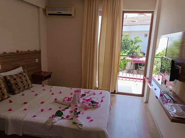 Imagen de la habitación del Hotel Barlas Fethiye. Foto 20