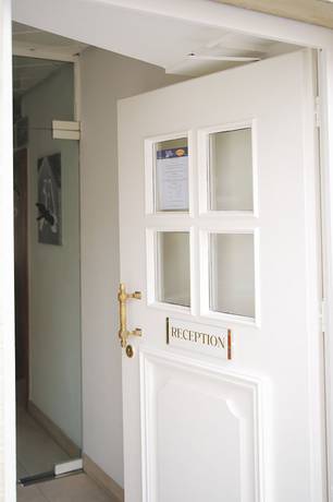 Imagen de los interiores del Hotel B&auml;r Sinsheim. Foto 13