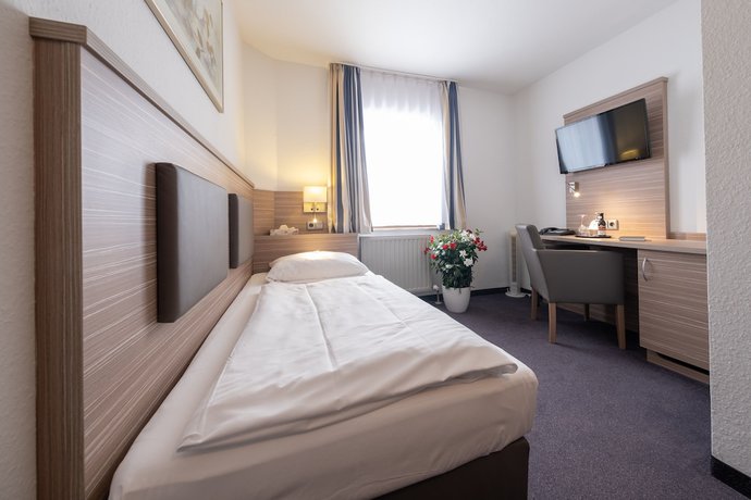 Imagen de la habitación del Hotel B&auml;r Sinsheim. Foto 4