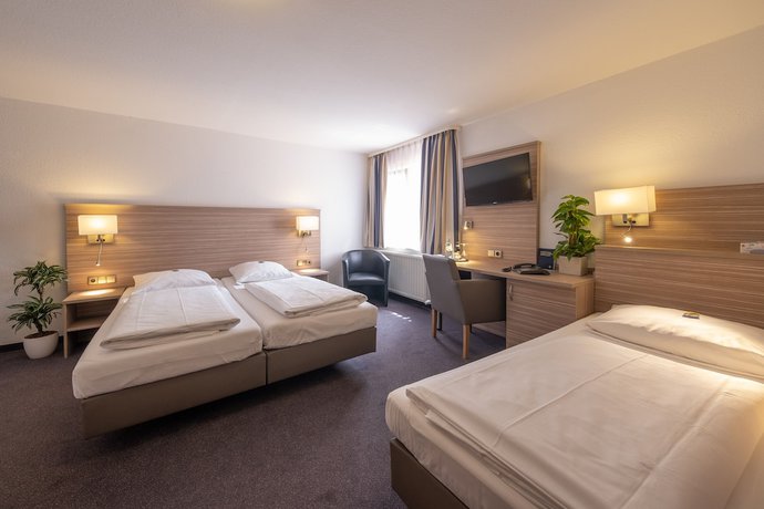 Imagen de la habitación del Hotel B&auml;r Sinsheim. Foto 8